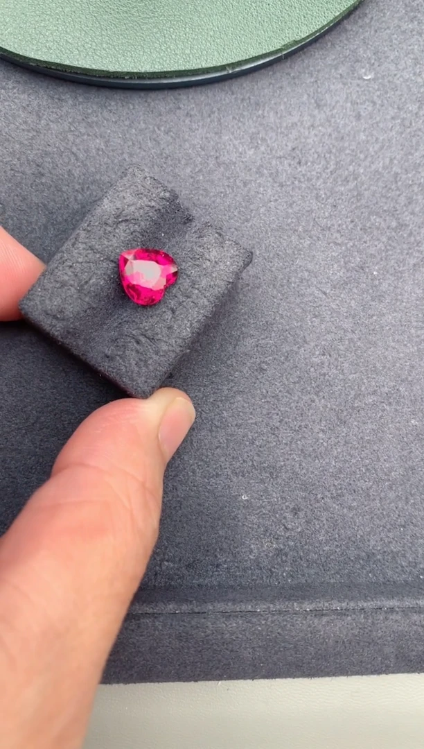 裸石未镶嵌碧玺2.3ct卢比莱