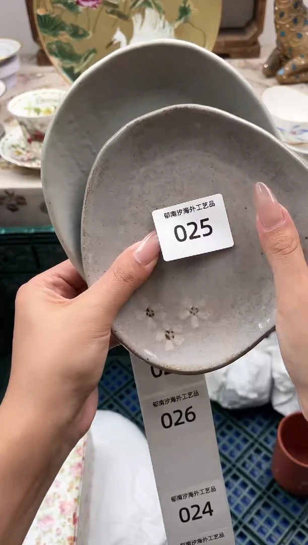 瓷片可***笑L         025