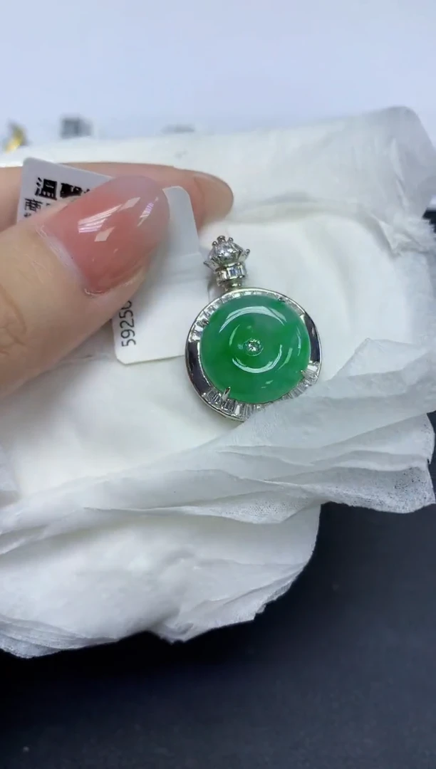 颈饰未镶嵌翡翠天然缅甸翡翠A货多样性发一件