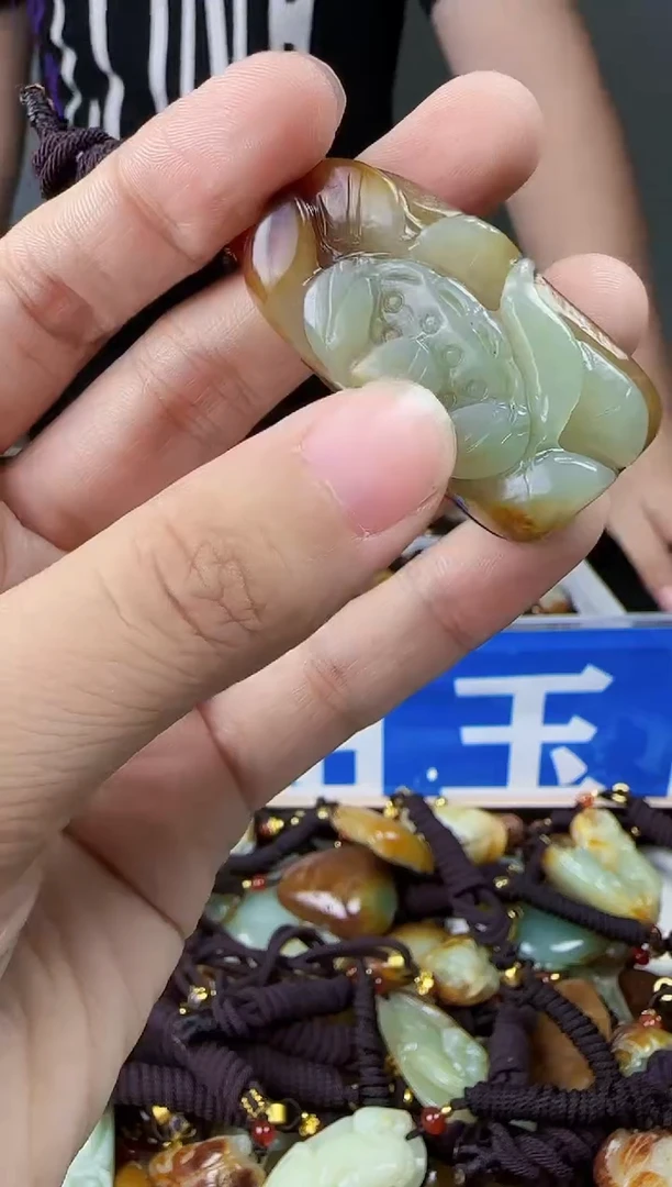 和田玉未镶嵌颈饰1