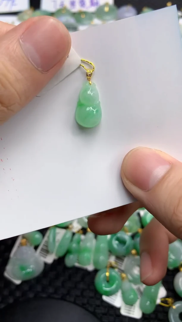 翡翠18K金镶嵌颈饰111111111