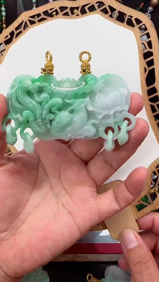 颈饰未镶嵌翡翠吊坠