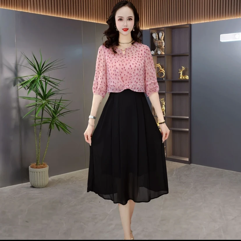 【新品上新】2025年秋季拼接显瘦修身遮肉通勤碎花中袖连衣裙女装