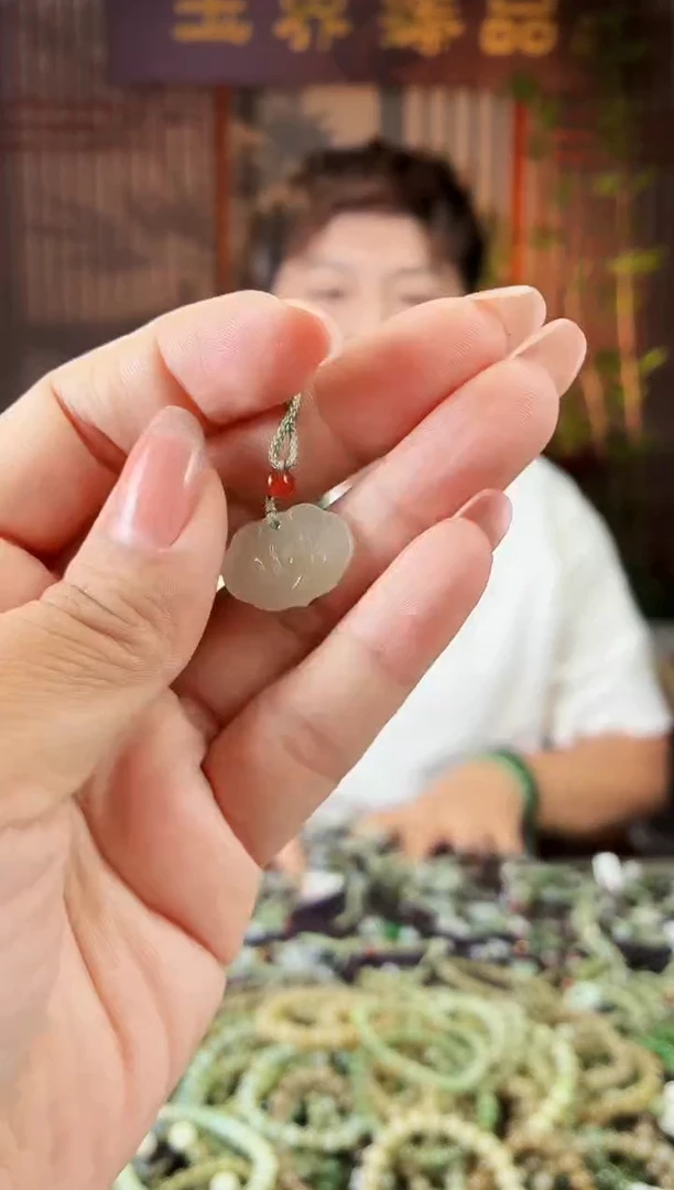 和田玉未镶嵌颈饰拍一发一