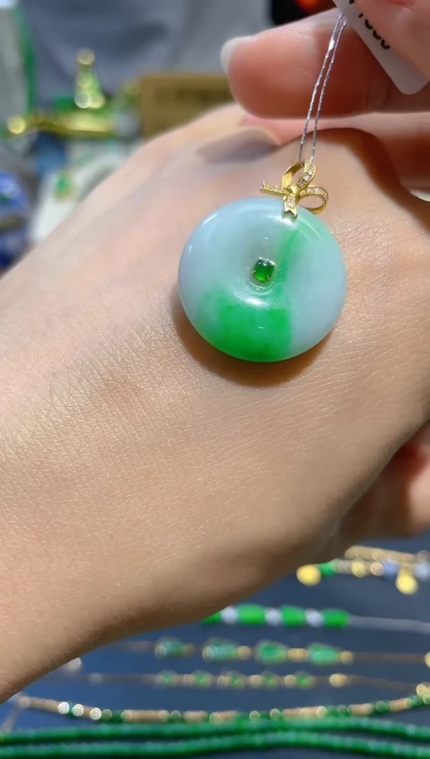 翡翠18K金镶嵌吊坠(不含链)假一赔三