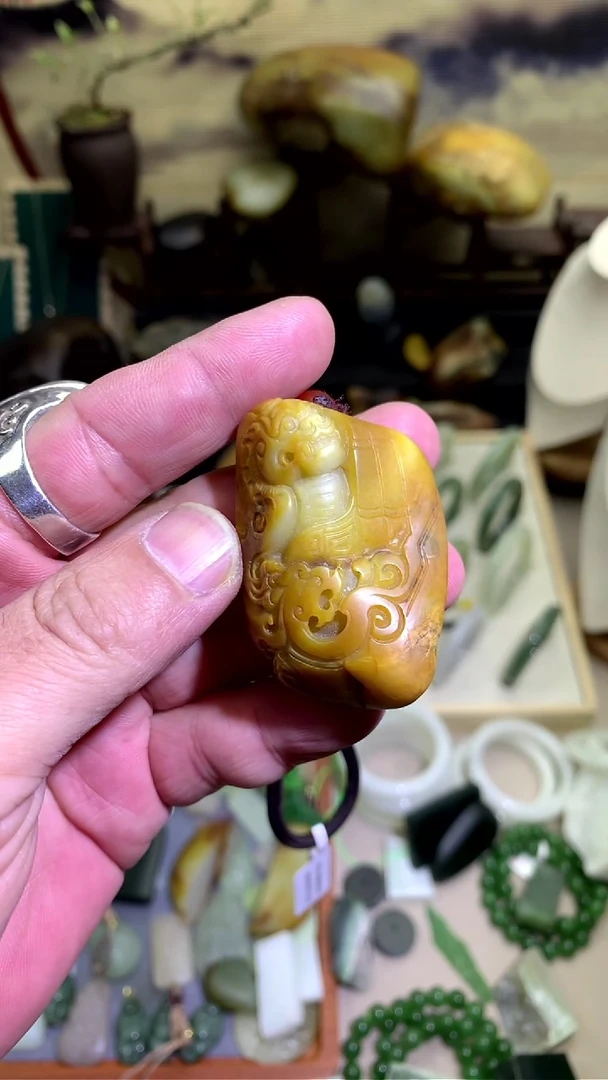 【闪购商品】和田玉颈饰未镶嵌黄沁把件
