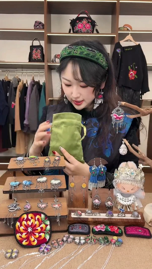 织绣A25黔东南苗族刺绣