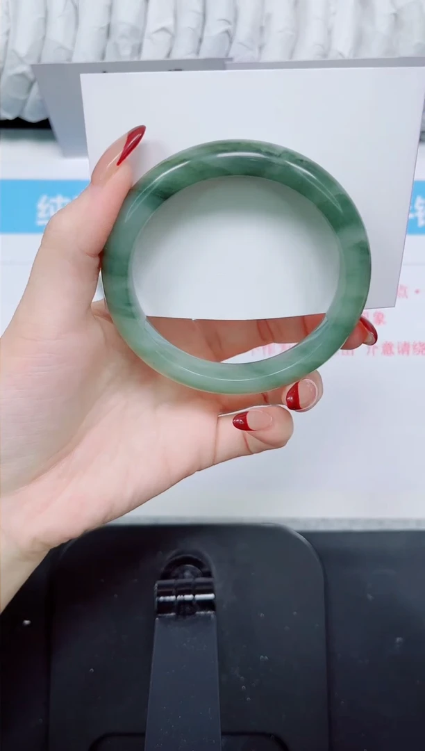 【闪购商品】石英质玉手镯未镶嵌130