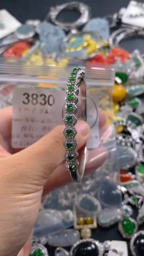 翡翠未镶嵌吊坠(不含链)3830