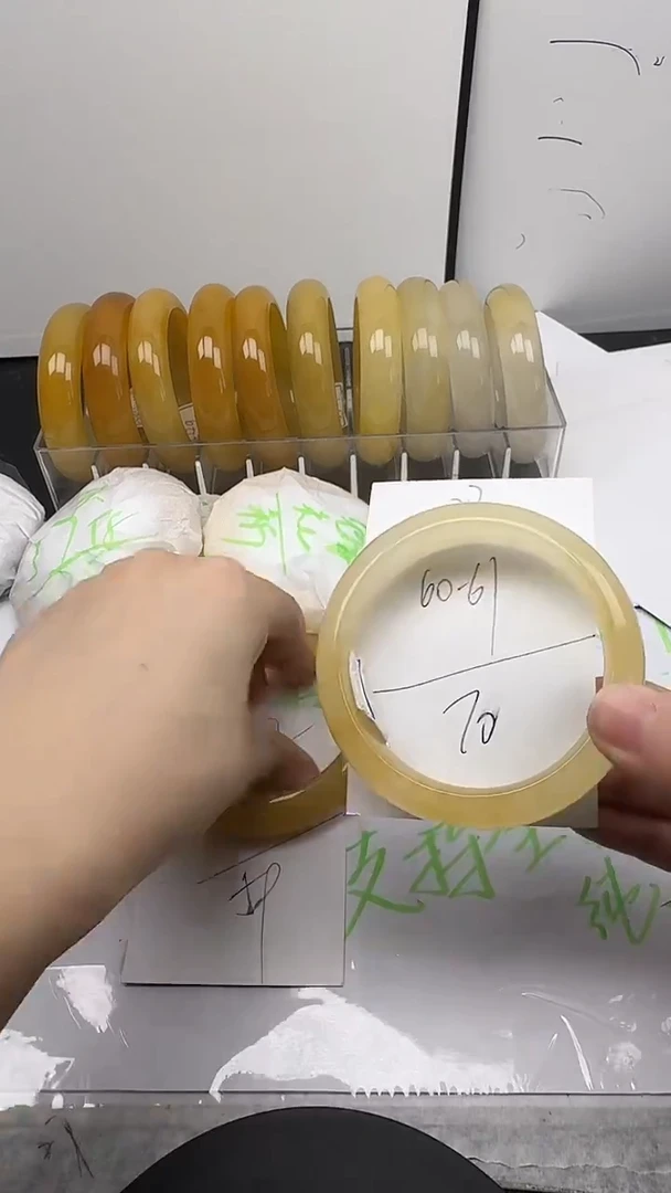 未镶嵌手镯石英质玉23/60-61
