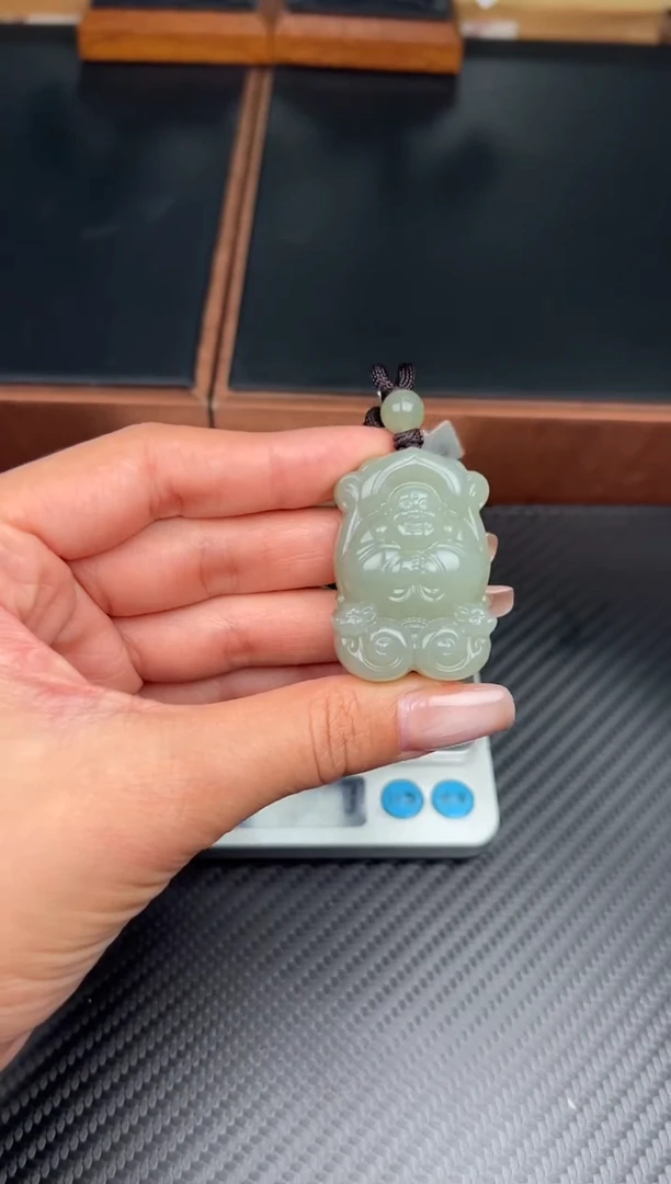 吊坠(赠链)未镶嵌和田玉且末微色差近矿吊坠S