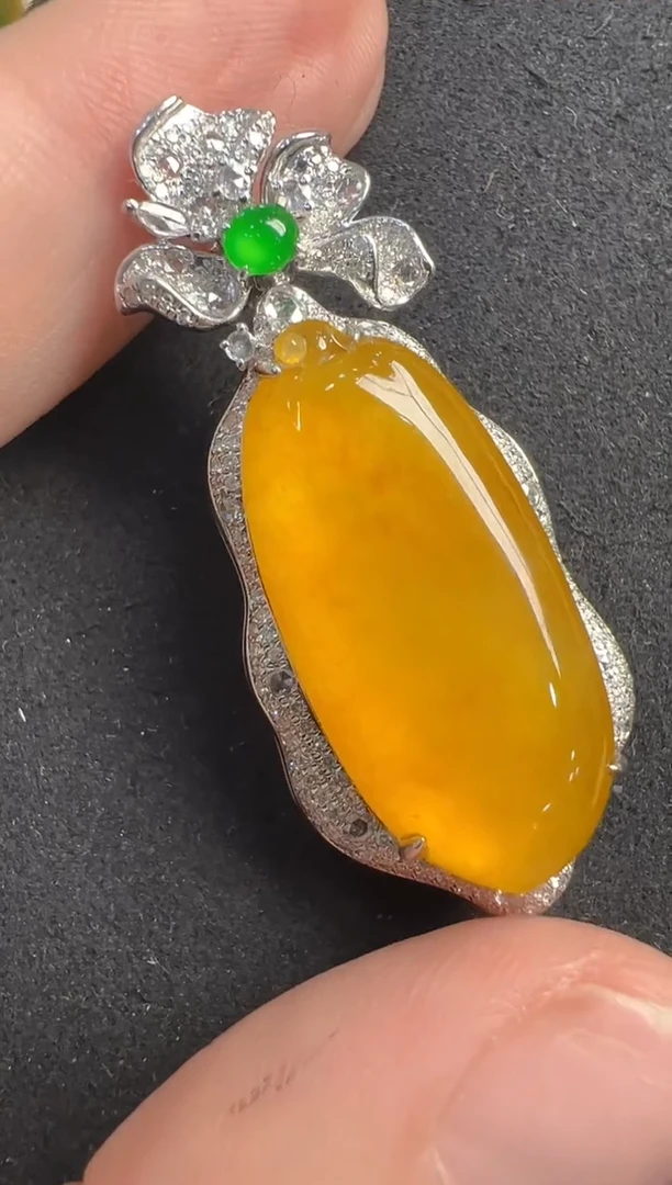【闪购商品】翡翠吊坠(不含链)18K金镶嵌多样性发货拍一发一