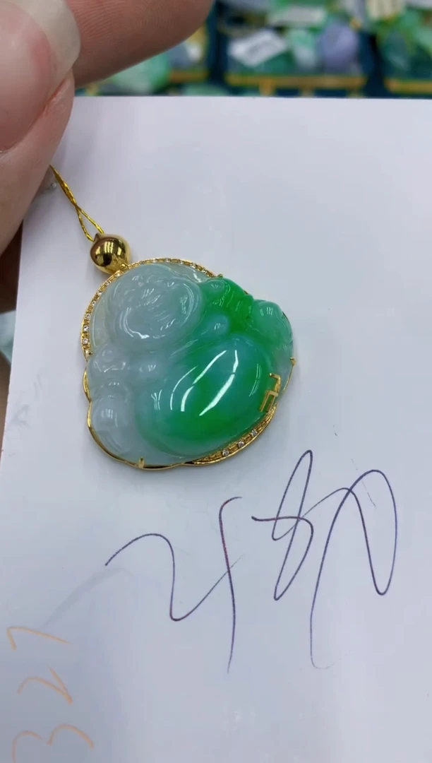 翡翠18K金镶嵌颈饰11111111111