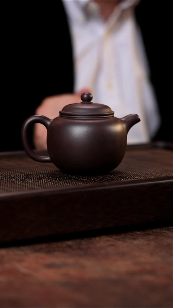 宜兴紫砂紫茄泥匏樽