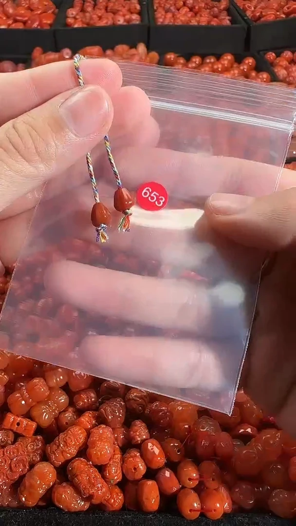 颈饰未镶嵌南红玛瑙1