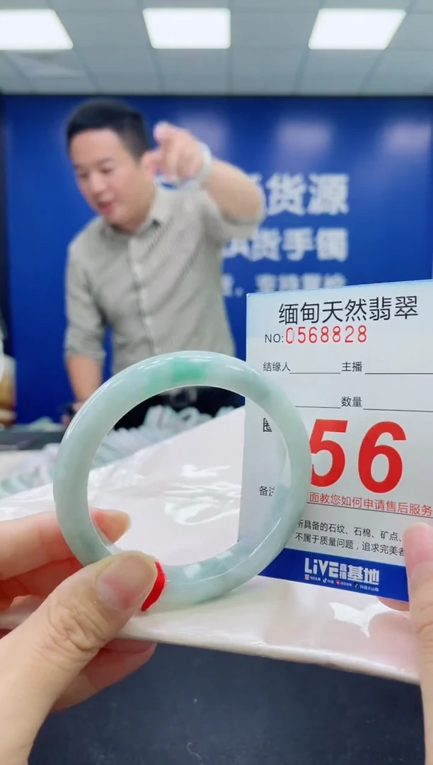 未镶嵌手镯翡翠天然翡翠手镯