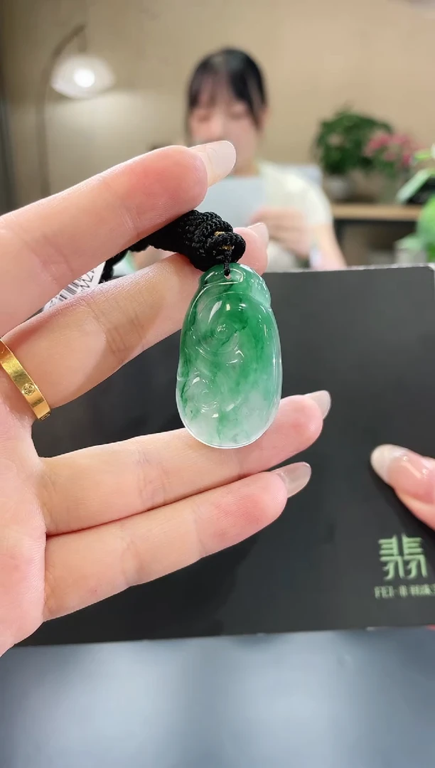石英质玉未镶嵌颈饰绿如意