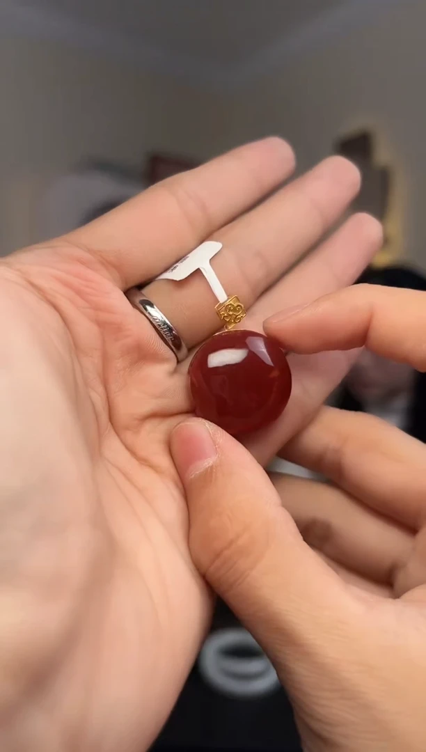 颈饰18K金镶嵌南红玛瑙猪****吃DF 111505