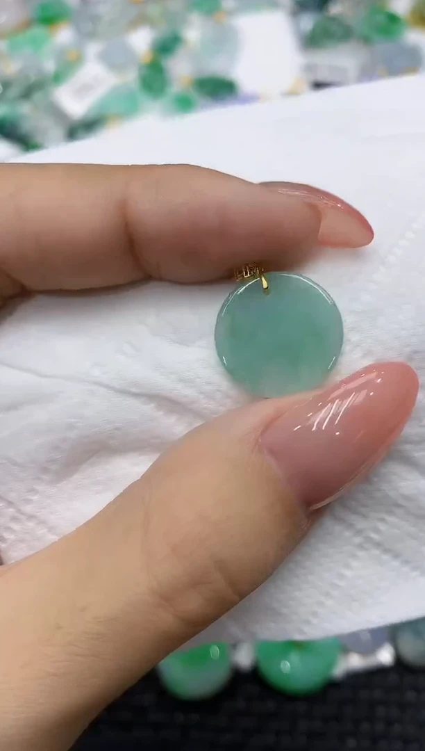 颈饰18K金镶嵌翡翠111111111111