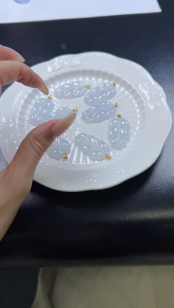 颈饰18K金镶嵌翡翠多样性发一件/配绳6