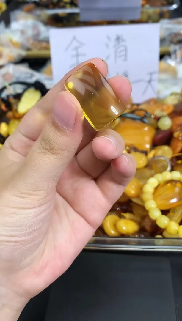 蜜蜡未镶嵌珠宝奇石36