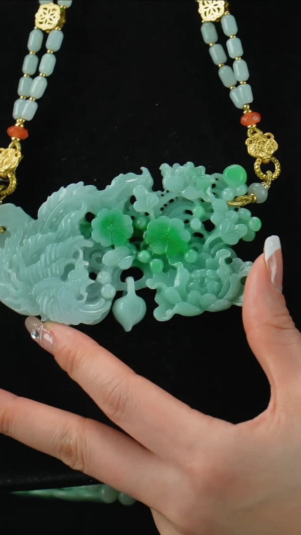 颈饰未镶嵌翡翠凤穿牡丹