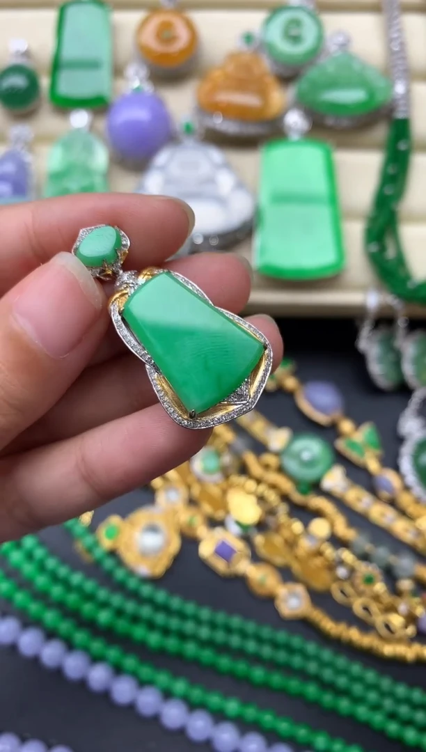 颈饰18K金镶嵌翡翠316-中国好珍宝