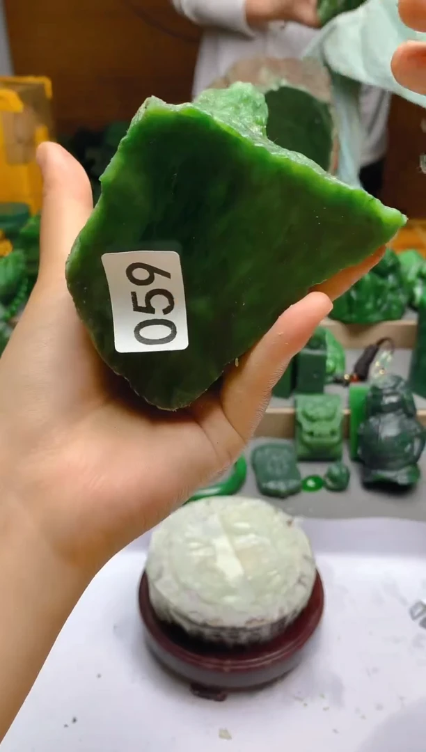 和田玉（碧玉）未镶嵌珠宝半成品1