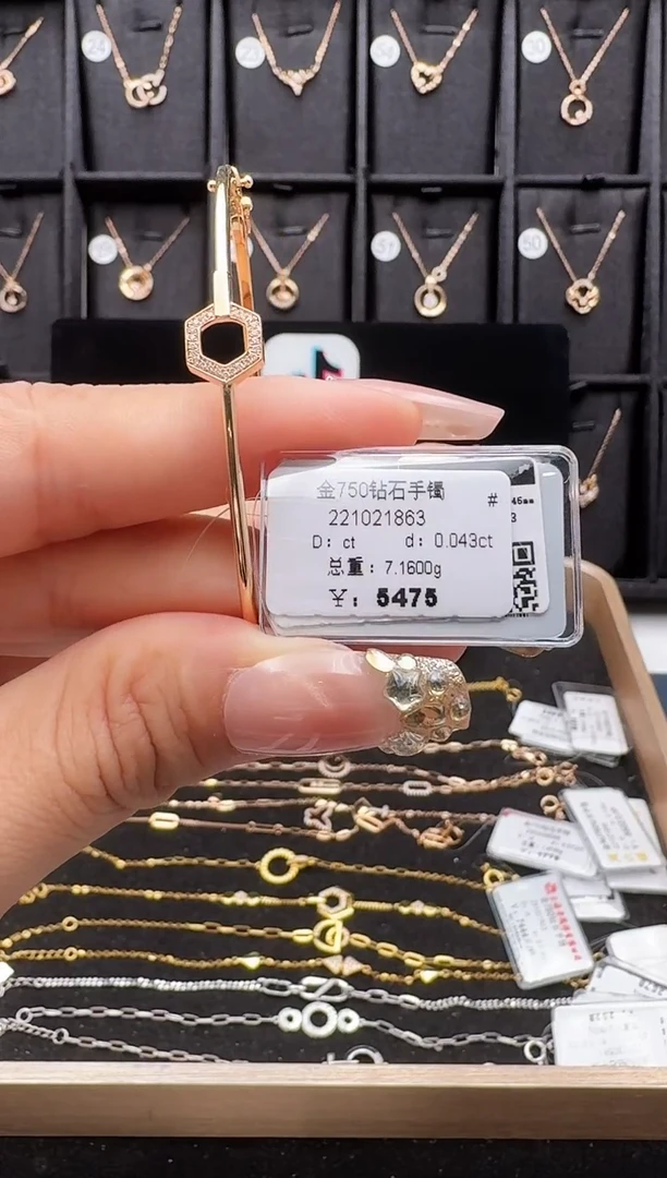 18K金镶嵌手镯钻石手镯