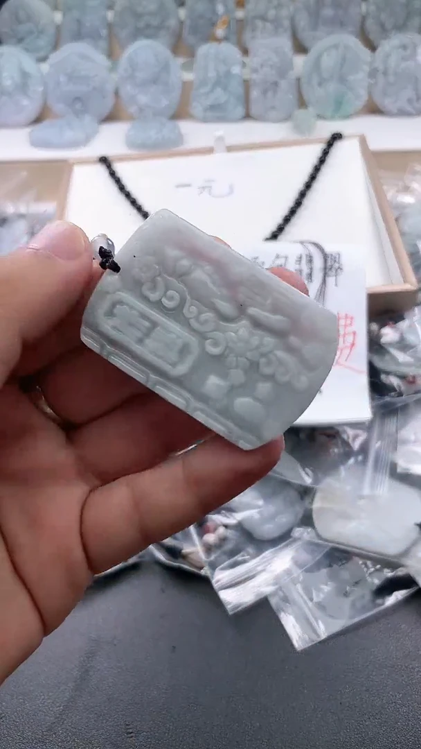 翡翠未镶嵌颈饰..../6/12/ 31