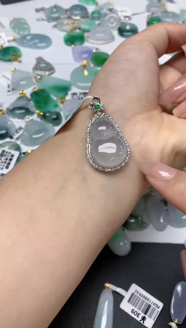 颈饰18K金镶嵌翡翠天然缅甸a货翡翠百元以上9元证书费自理