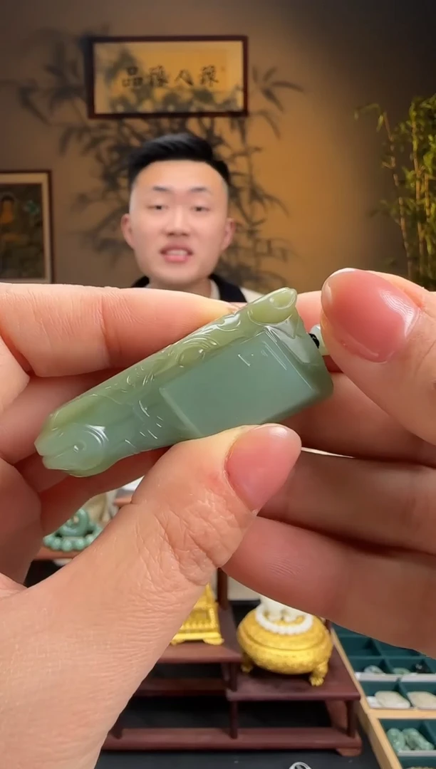 未镶嵌和田玉挂件碧玉粉绿俏色仿古马首l1