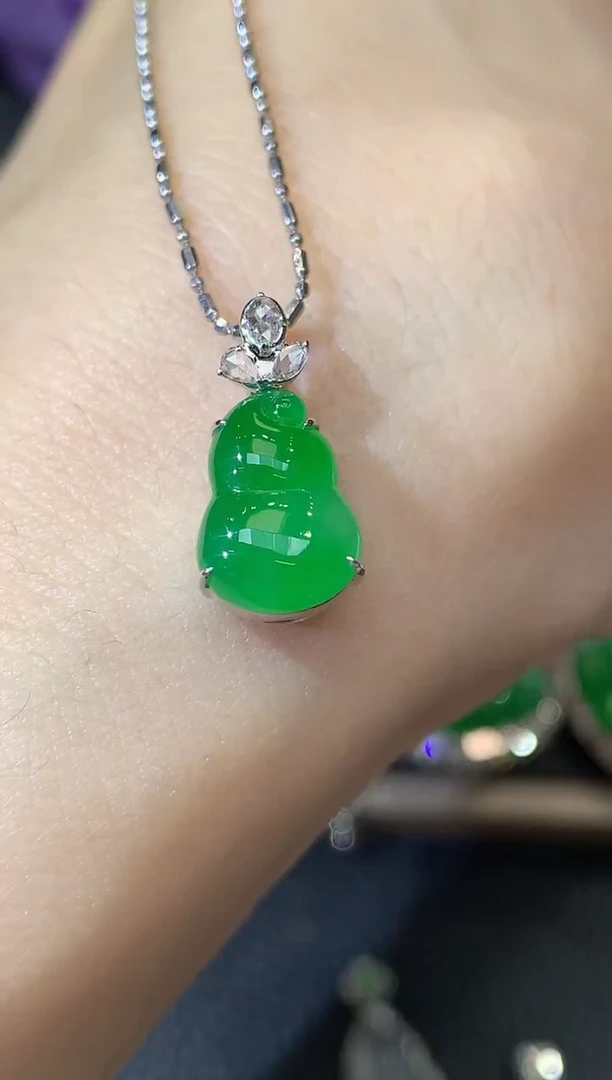 吊坠(不含链)18K金镶嵌翡翠C36