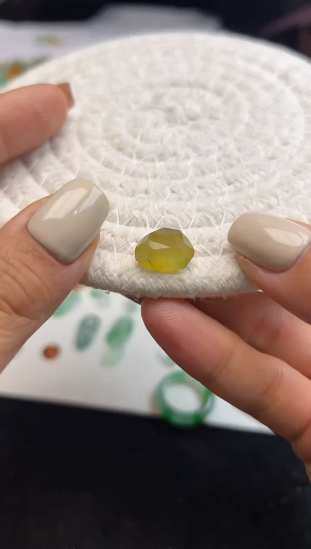 未镶嵌定制翡翠黄加绿切割3800+380