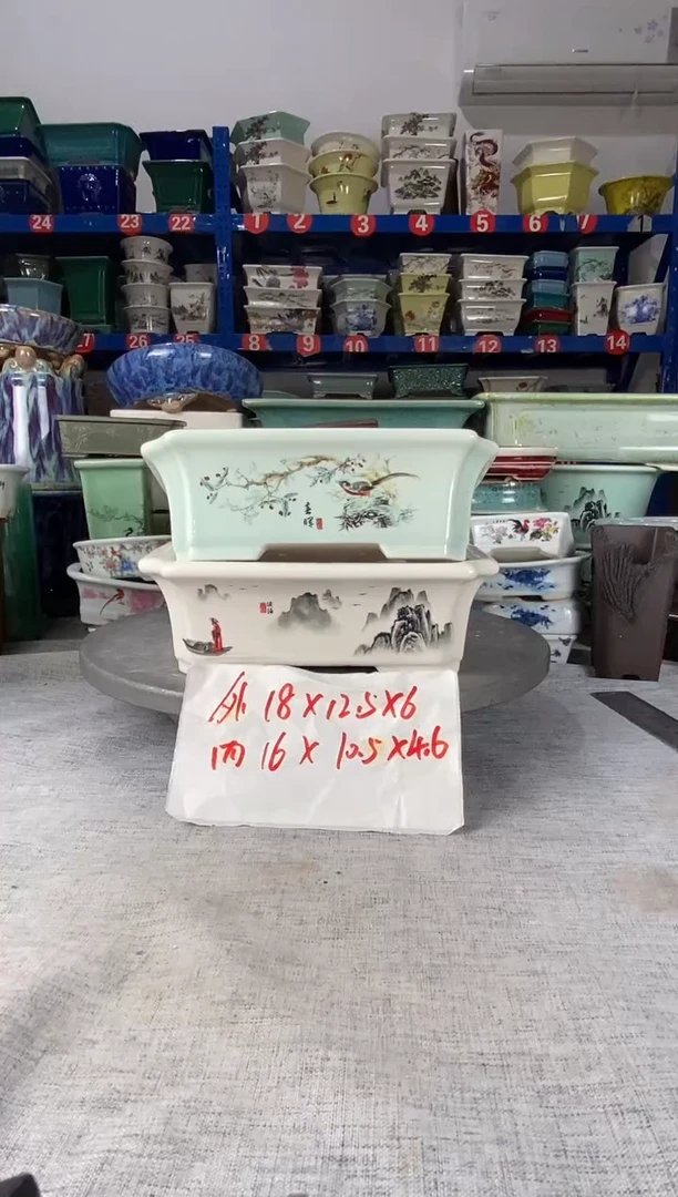 20407两只马槽花盆