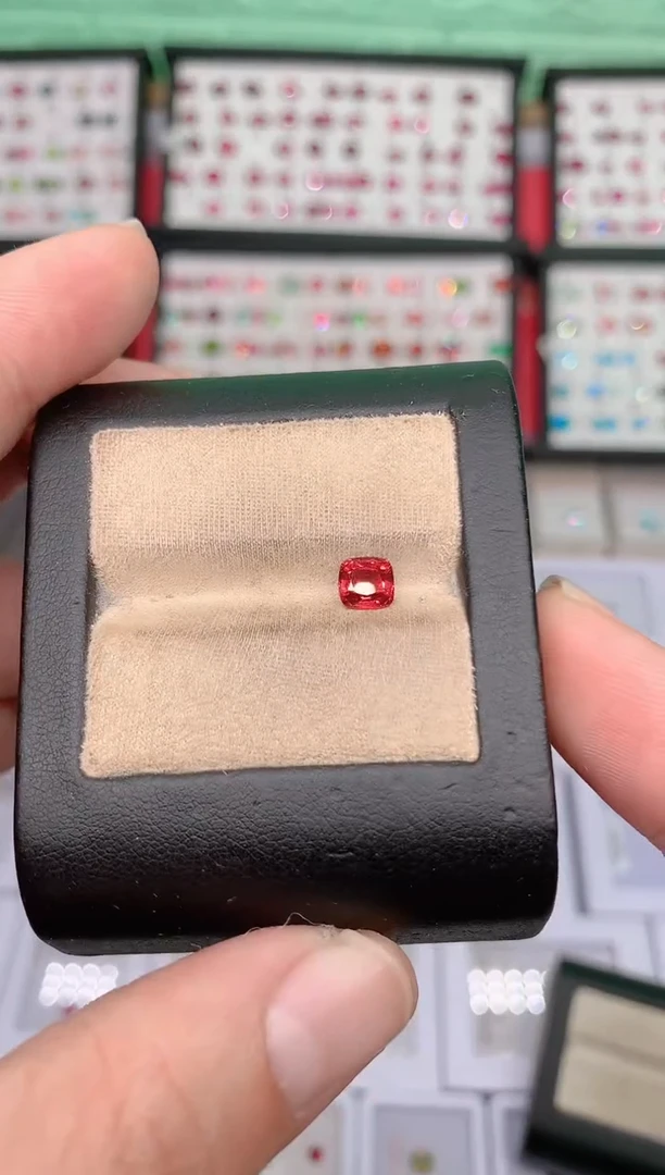 未镶嵌裸石石榴石0.4ct