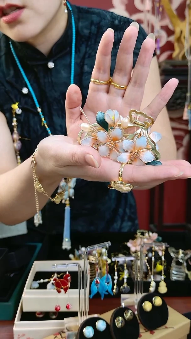 刺绣纯手工非遗绒花