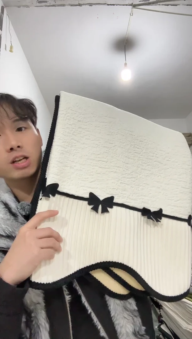 雪尼尔90*280   米白蝶衣