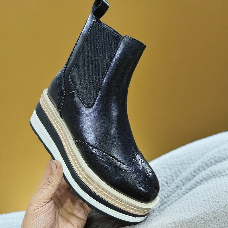 新款正版网红短靴坡跟鞋广州正版短靴黑色圆头高帮英伦风百搭休闲