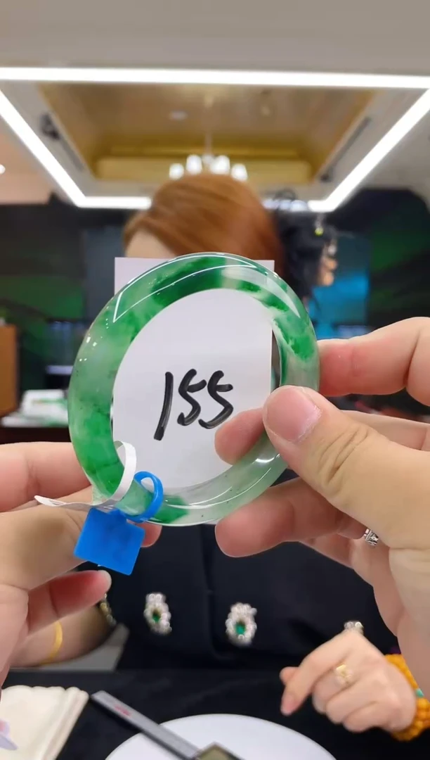 石英质玉（非洲翠）手镯未镶嵌芙*天然冰飘花