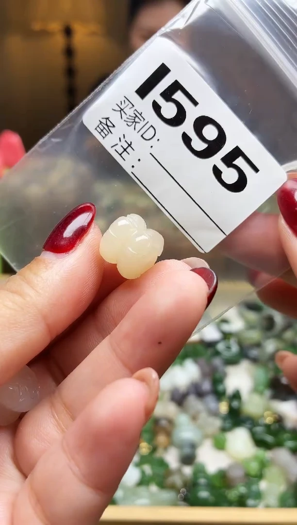 颈饰未镶嵌和田玉多样性发一件