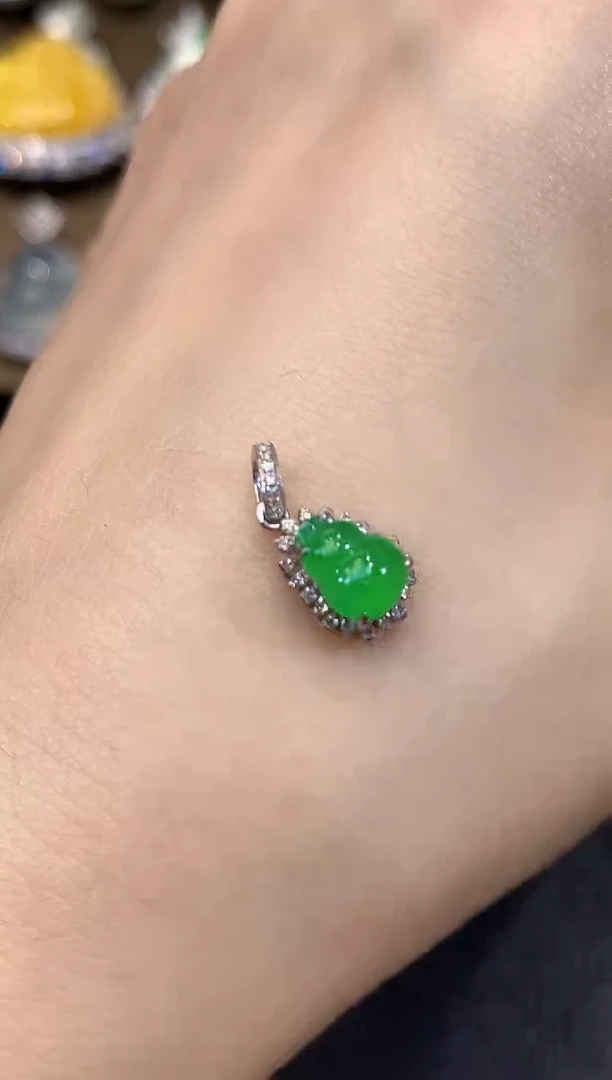 吊坠(不含链)18K金镶嵌翡翠A10多样性发一件