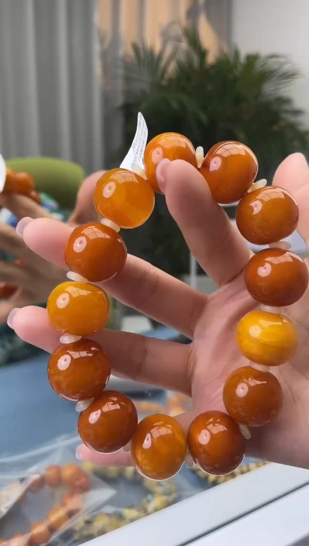 【闪购商品】蜜蜡珠宝奇石未镶嵌假一罚十，微瑕发一件061.20