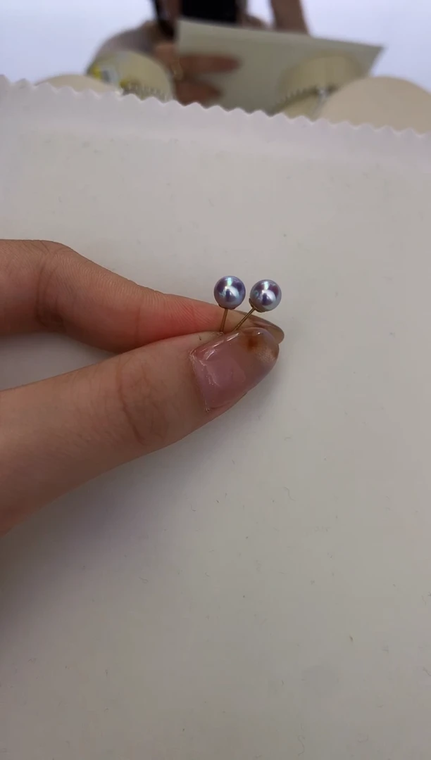 18K金镶嵌DA海水珍珠灰珠素钉5.5-6MM GD083