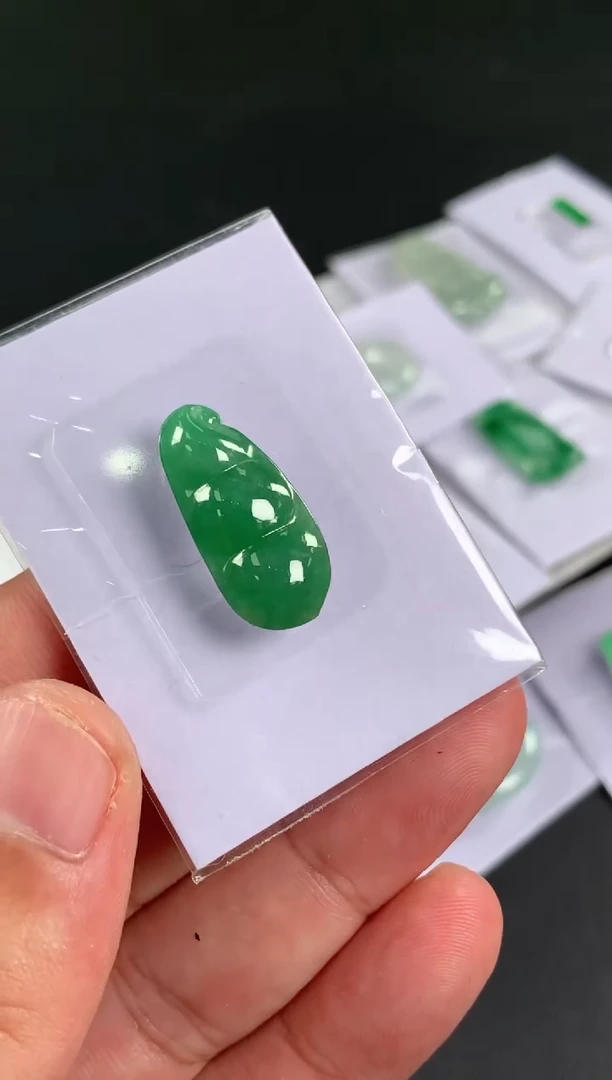 未镶嵌定制翡翠雪**哥翡翠