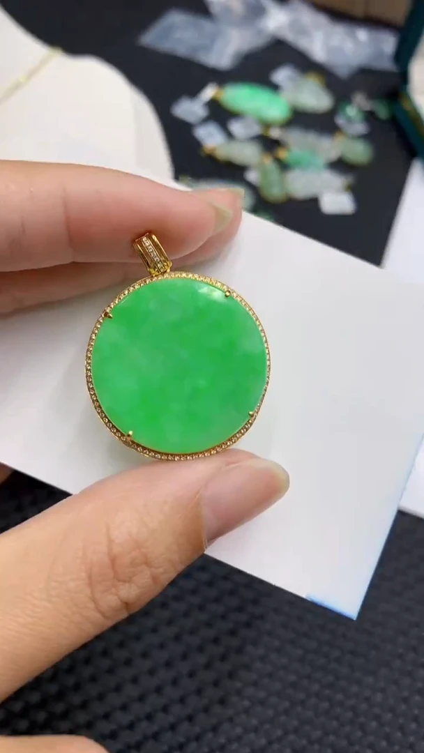 【闪购商品】翡翠颈饰18K金镶嵌            8
