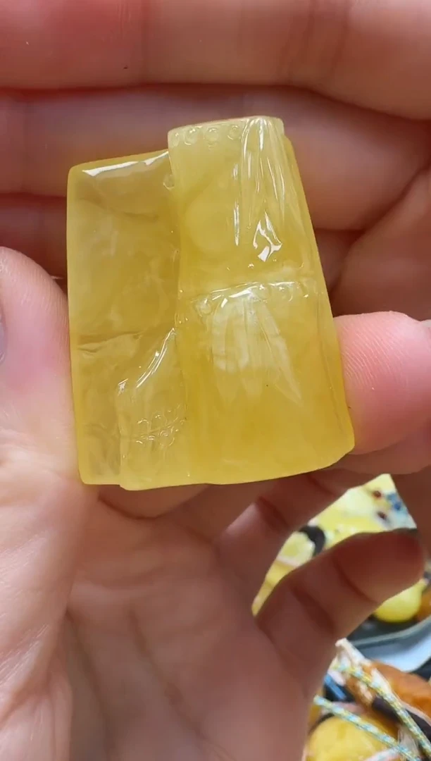 裸石琥珀未镶嵌如图
