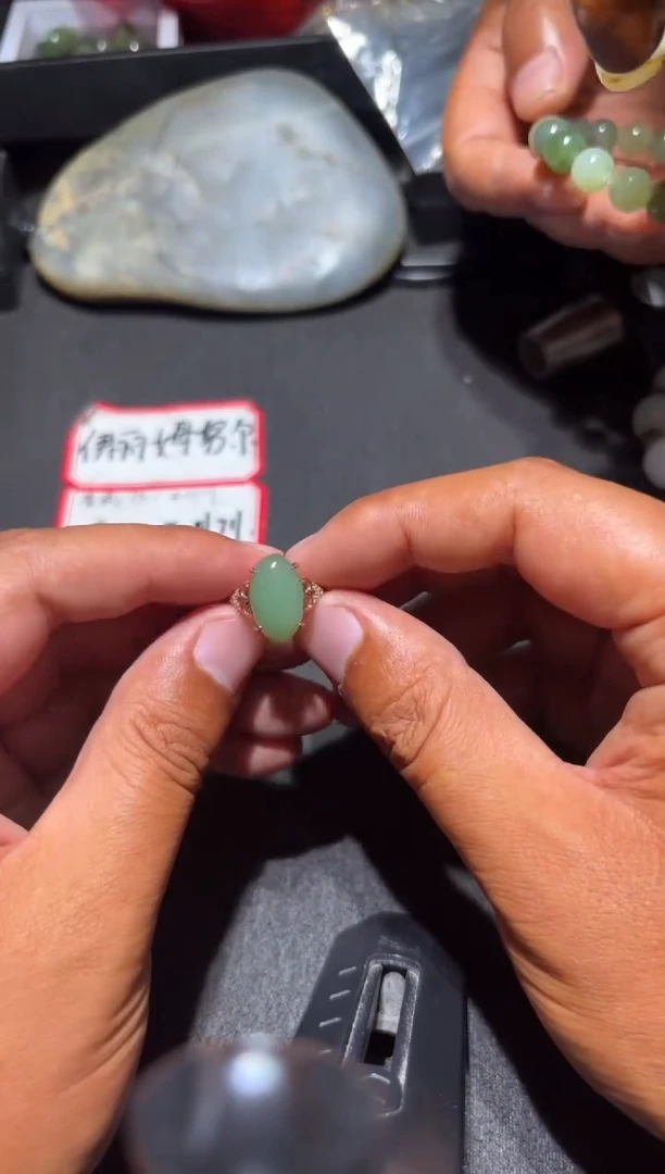 未镶嵌和田玉（糖玉）挂件和田玉