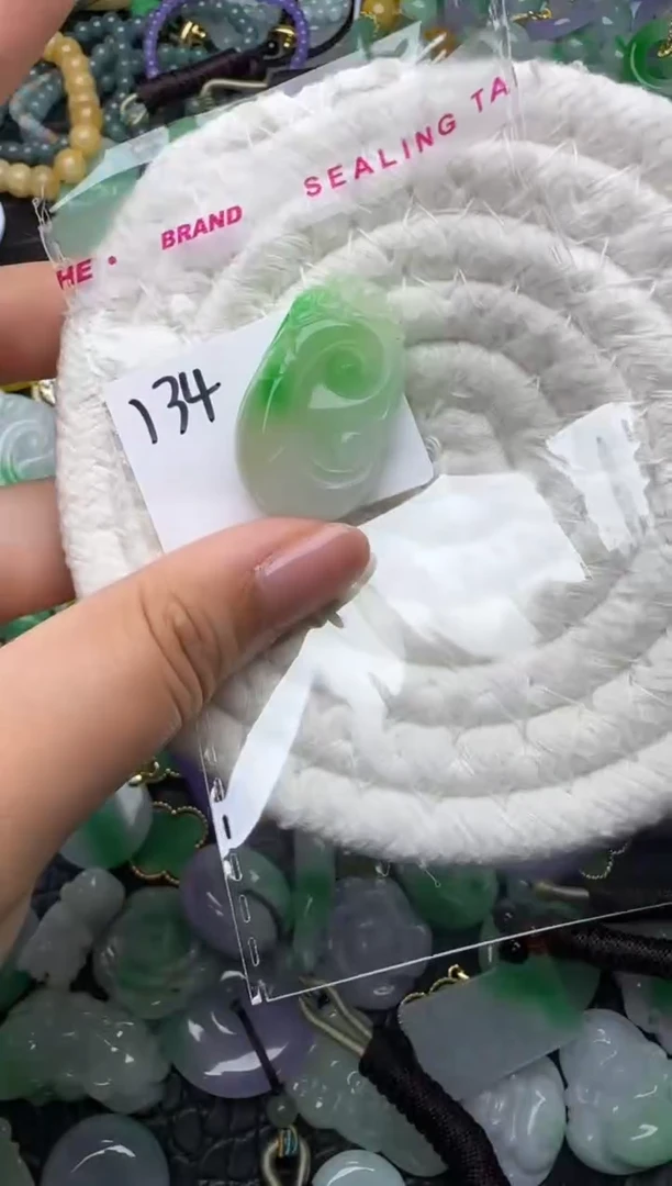 颈饰未镶嵌翡翠缅甸翡翠吊坠