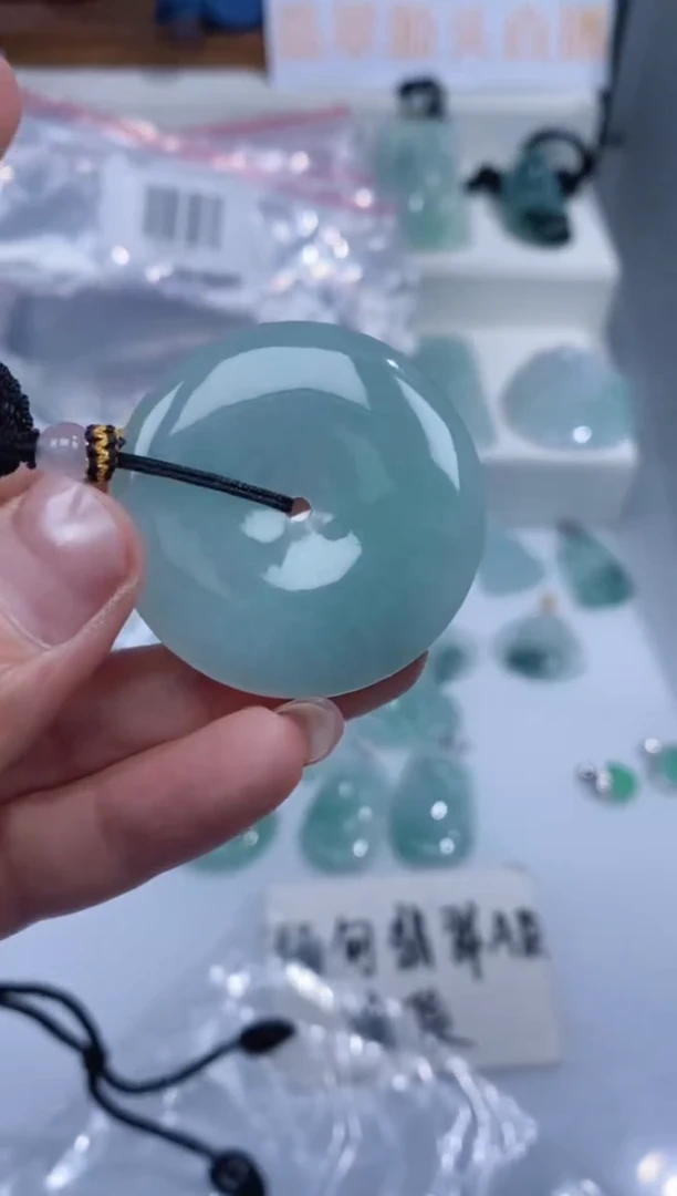 颈饰未镶嵌翡翠吊坠